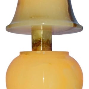 Handgjord bordslampa i vit onyx: Glödande stendekor med dubbelt ljus bild 6