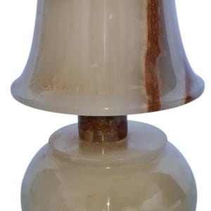 Handgjord bordslampa i vit onyx: Glödande stendekor med dubbelt ljus bild 10