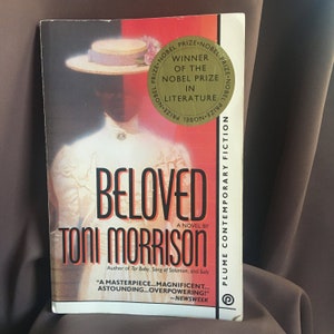 Beloved — Toni Morrison (Paperback, Plume 1988 Edition)