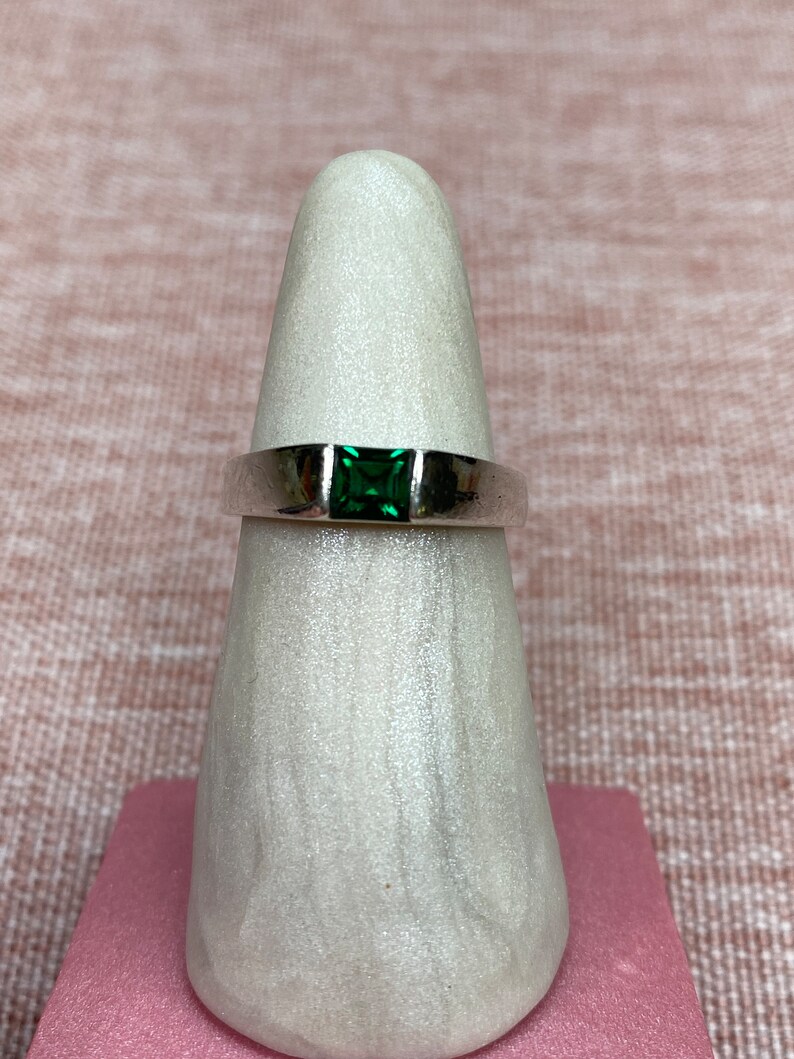 Seta Sterling Silver Ring With Green Stone Size 7 Etsy
