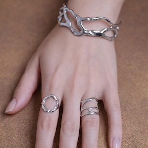Stainless Steel Jewelry Set: Liquid Organic Bangle and two resizable Rings