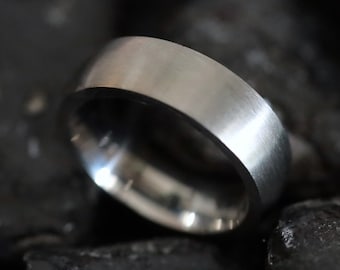 Anello a fascia in carburo di tungsteno color argento naturale spazzolato da 8 mm, anello da uomo spesso a forma di cupola, resistente ai graffi, durevole, per uso quotidiano