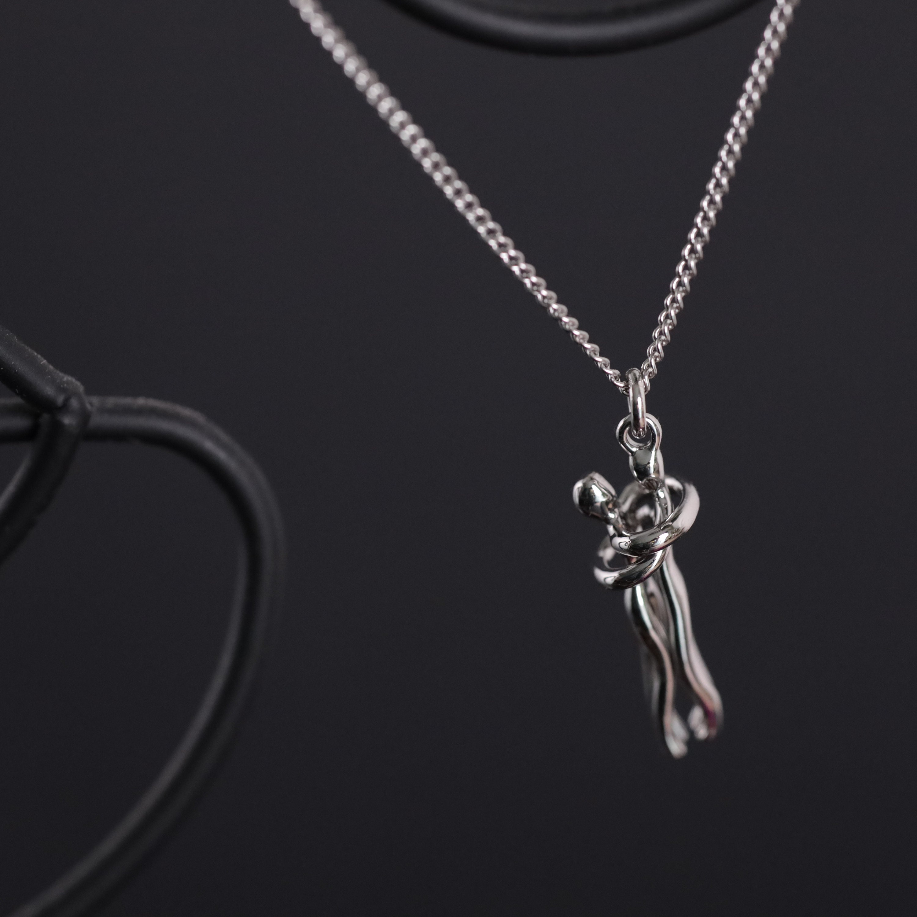 Collana Abbraccio Per Coppie In Argento Sterling 925 - Gioiello Romantico Con Due Figure Che Si Abbracciano - Regalo Anniversario