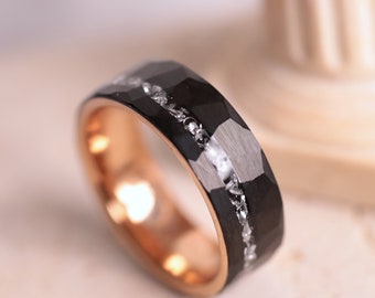 Schwarzer gebürsteter gehämmerter Wolframring mit Meteorit-Inlay, innen Roségold, 8mm Bandring, Comfort Fit, langlebig, Verlobungsring