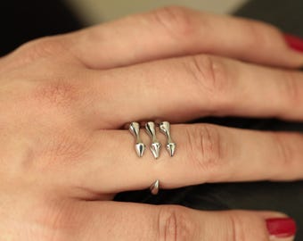Alien bones hand - Four-Fingers Creepy spiky edgy gothic style resizable stainless steel ring