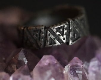 Anello a fascia brutalista, anello in acciaio inossidabile vintage grigio scuro, stile punk gotico, gioiello ipoallergenico durevole cyberpunk, regalo per lui