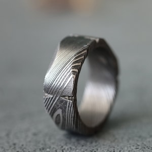 Geometric Damascus Steel Ring for men, present for him, damascus steel band jewelry, handcrafted forged damascus steel ring