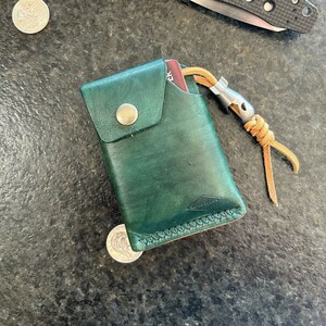 Cartera a presión minimalista, cartera EDC, cartera de cuero delgada, portatarjetas hecho a mano 15, cartera de mochilero