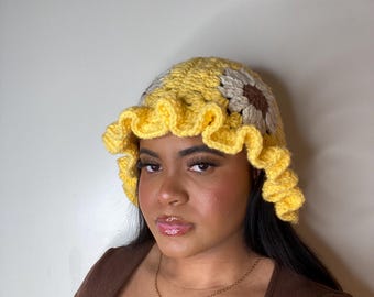 Crochet Daisy Yellow Hat / Vintage Hat/Daisy Bucket Hat/ Summer Crochet Hat