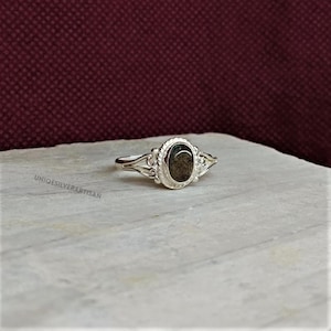 Labradorite Sterling Silver Ring: 925 Gemstone Statement Ring