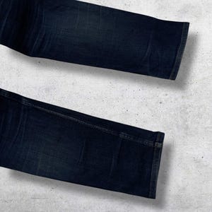 Acne Studios donkerindigo denim W28 | Minimalistische slimfit jeans | Scandinavische ontwerper afbeelding 13