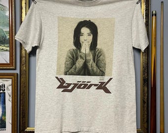 Bjork Debut Photograph Vintage Vibe T-shirt - Etsy