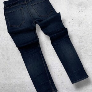 Acne Studios donkerindigo denim W28 | Minimalistische slimfit jeans | Scandinavische ontwerper afbeelding 10