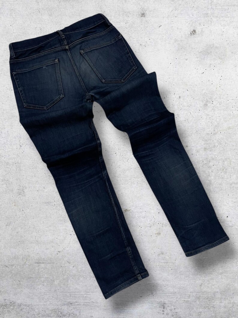 Acne Studios donkerindigo denim W28 | Minimalistische slimfit jeans | Scandinavische ontwerper afbeelding 10