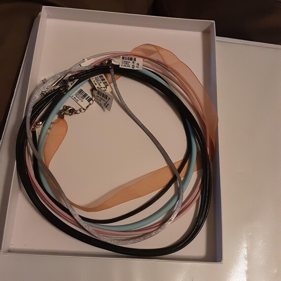 collar necklaces - image 1