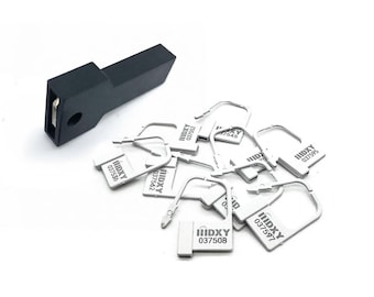 Aangepaste lasergenummerde tags en plastic 3D-sleutelhouder voor kuisheidskooi voor mannen