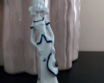 Porcelanowa figurka dziewczyny z kapeluszem, wystrój domu