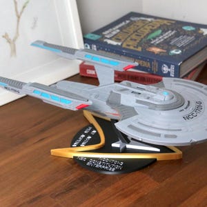 17-inch Neo Constitution Class NCC-1701-G Enterprise - 3D Printable Replica - Fully colored and assembled