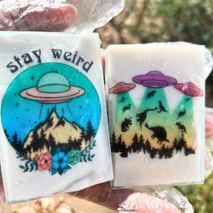 Kawaii Alien-tvål, set om 2 – UFO-rymdtema sheasmörtvål – Galaxbadrumsdekoration – Barnpresent – Handgjord tvål – Rymdfestgåva