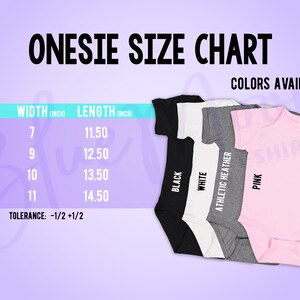 Pu&ograve; includere: Tabella delle taglie dei body con misure in pollici. I colori disponibili sono nero, bianco, grigio atletico e rosa. Le taglie vanno da neonato a 18 mesi. La tabella mostra anche la larghezza e la lunghezza.