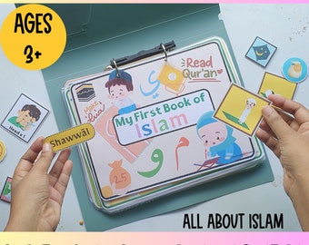 Pode incluir: Uma pasta colorida com o título "My First Book of Islam" e ilustrações de símbolos e personagens islâmicos. A pasta está aberta para revelar páginas com atividades e informações sobre o Islã. O texto "Read Qur'an" é visível na capa.