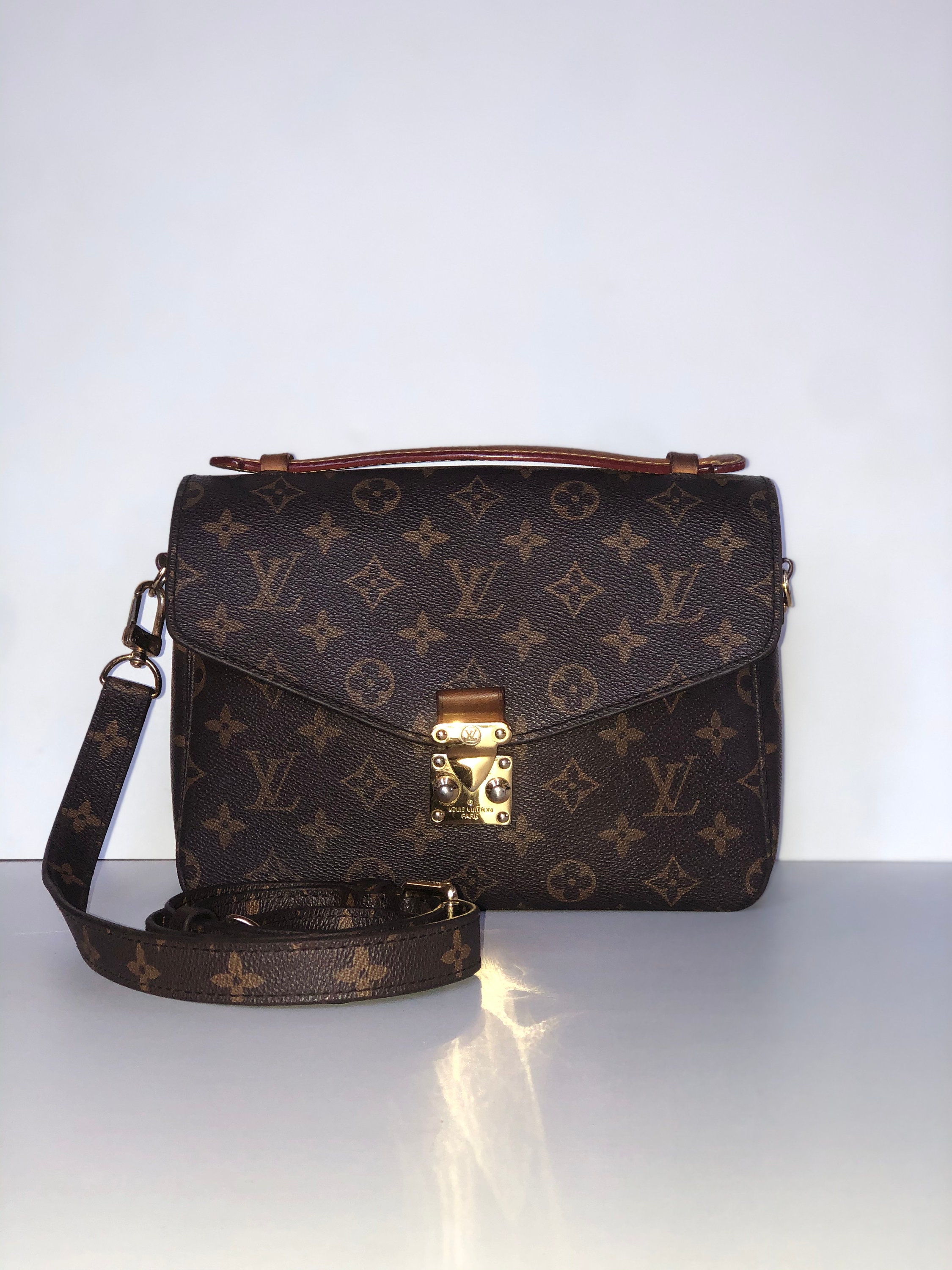 Louis Vuitton POCHETTE METIS simple crossbody handbags ladies bag