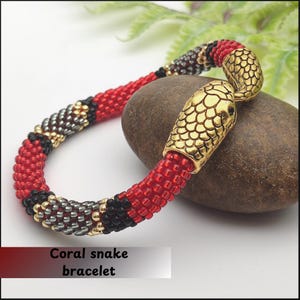 Beaded Coral Snake Bracelet - Snake Lover Gift 2025, Unique Reptile-Inspired Jewelry, Handmade Gift Ideas