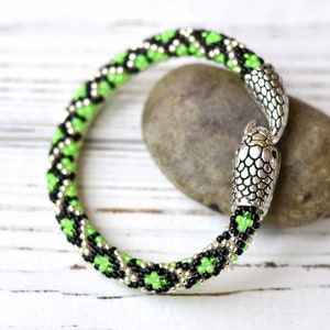 Women&#39;s snake bracelet, Green beaded bracelet, Serpent jewelry, Custom length snake bracelet, Snake jewelry