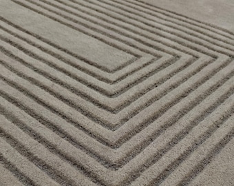 Hand-Tufted Geometric Beige Wool Rug: Modern Minimalist Design