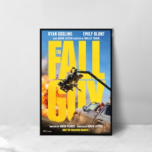 Peut inclure: Affiche de film pour le film "The Fall Guy" avec Ryan Gosling et Emily Blunt. L'affiche présente un schéma de couleurs jaune et noir avec un titre stylisé en grand et une image de Gosling suspendu à une grue.