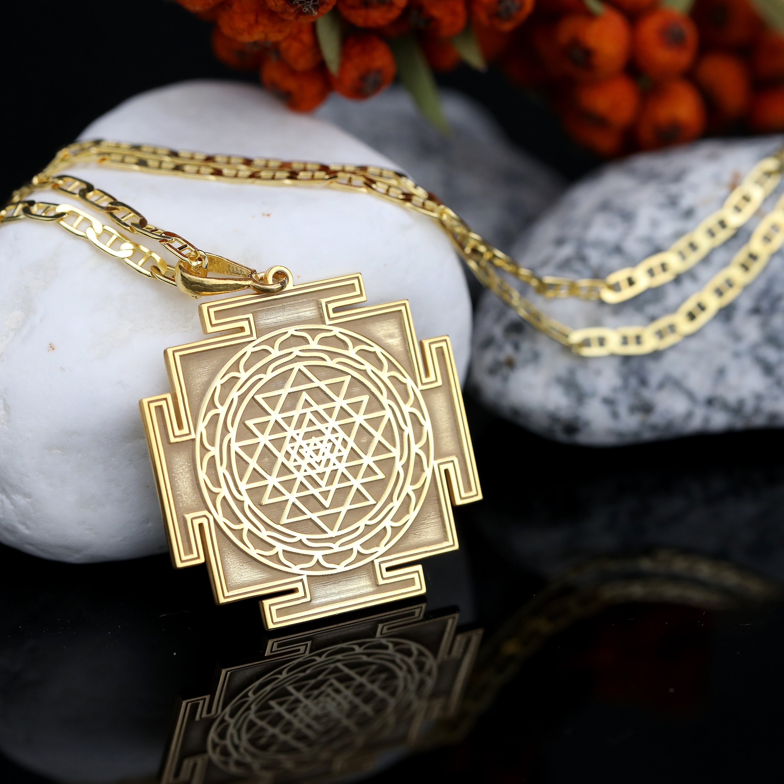 14k Gold Sri Yantra Necklace Spiritual Necklace Sacred Geometry Pendant  Minimal Yoga Necklace Meditation Necklace Solid Gold Charm -  Canada