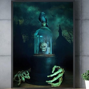 Cartel impreso de HORROR - Cuervo sobre base de vidrio y cráneo humano, impresión de Halloween, arte de pared oscura, decoración Halloween