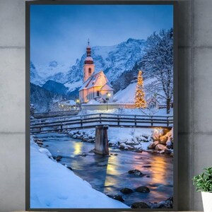 Póster de impresión de paisaje - Pueblo y montaña nevados, Arte de pared, Póster de viaje, Decoración nieve, Invierno, Ilustración Navidad