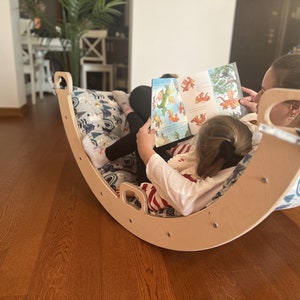 Balançoire en bois pour bébé, tout-petit et enfant avec oreillers en option image 3