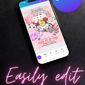 Pu&ograve; includere: Un invito digitale rosa e bianco con un'immagine di un personaggio di Pokemon disegnato. L'invito &egrave; per una festa di compleanno di 6 anni per una ragazza di nome Jessie. Il testo sull'invito recita: "Jessie sta salendo di livello... 6! Caramelle rare per tutti! 13 giugno alle 13:00 123 Dizigns st, la tua citt&agrave; RSVP a mamma al 123-456-7890".