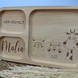 Geschenk Geburt Geburtstagsgeschenk Geschenk zur Taufe Hier krümelt Snack Teller Holzbrett personalisiert Frühstücksbrett Brett mit Name