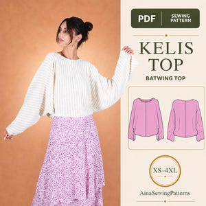 Op de afbeelding: Een PDF-naaipatroon voor de Kelis Top, een vleermuistop. De afbeelding toont een crèmekleurige geribbelde top met lange, wijde mouwen, gecombineerd met een bloemenrok. Inclusief een technische tekening in het roze en de maatvoering XS-4XL.