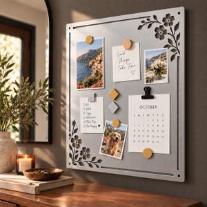 Blommig magnetisk metalltavla, väggmonterad magnetdisplay, familjefotoorganisatör, anteckningstavla, kökskommandocentral, hemmakontorsinredning