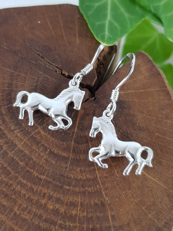 Ein Paar Niedliche Kleine Dangly Pferde Pony-ohrringe. Neu