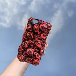 Custodia per telefono con occhi 3D rosso sangue scuro di Halloween per iPhone 16e, 16, 15, 14, 13 Pro Max, Samsung S25 Edge A36 A06 A55, Google Pixel 8, 9, 9A Pro.