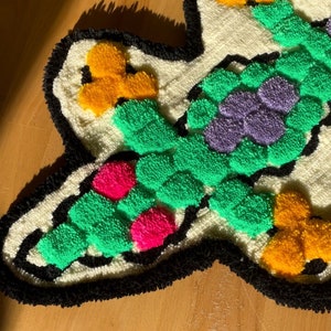 90s Neon Pony Bead Lizard Tufted Rug Wall Hanging, Nostalgic gifts, one of a kind tapestry, getuftet teppich, 90er dekor image 2