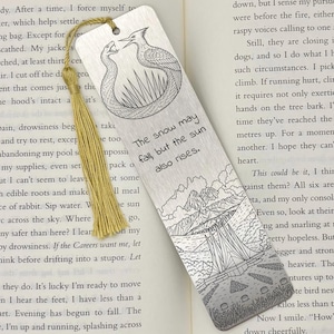 Marcapáginas metálico grabado con láser "Amanecer en la cosecha" / Regalo para lectores de Los Juegos del Hambre / Accesorio para libros distópicos juveniles