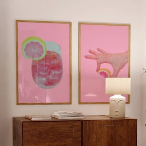 Decoración de la película Barbie: juego de 2 pósteres, pósteres de color rosa brillante, juego de pósteres de cócteles, decoración de la casa de los sueños de Barbie, impresiones de arte de collage de Popart