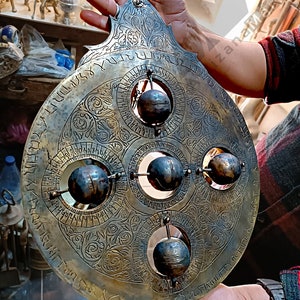 Calendário de astrolábio de latão, instrumento de navegação inglês/árabe, instrumentos da Marinha, armilar, réplica de astrolábio autêntico para presente colecionável