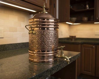 Dispensador de agua de cobre artesanal: grifo de latón grabado vintage
