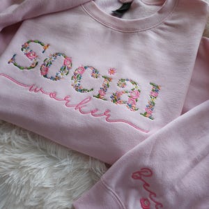 Floral Social Worker Embroidered Sweatshirt: School Counselor Gift 画像 2