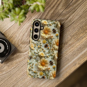 3d bee floral faux embroidery phone casing, unique gift idea for bee keepers and natural lovers, bumblebee flower knit phone case