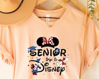 Camiseta de Minnie para graduados de último año de secundaria, camisetas de graduación de Disney, vida universitaria, regalo para estudiantes de último año, camiseta de Minnie para graduados de último año de secundaria de 2026.