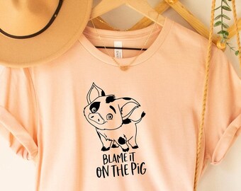 Camiseta inspirada en Disney de Moana, "Échale la culpa al cerdo", camiseta para amantes de los cerdos de Magic Kingdom, linda camiseta de cerdito Pua Pua, regalo para los amantes de Moana.