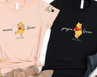 カスタムくまのプーさんママパパベアシャツ、袖に子供の名前が入ったママパパエストママベアTシャツ、ママパパへのカスタムギフトお揃いTシャツ